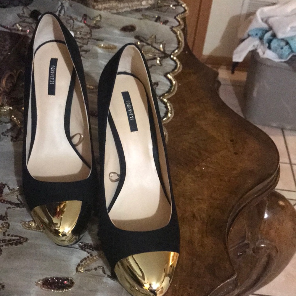 Shoes - Picture 2 of 5